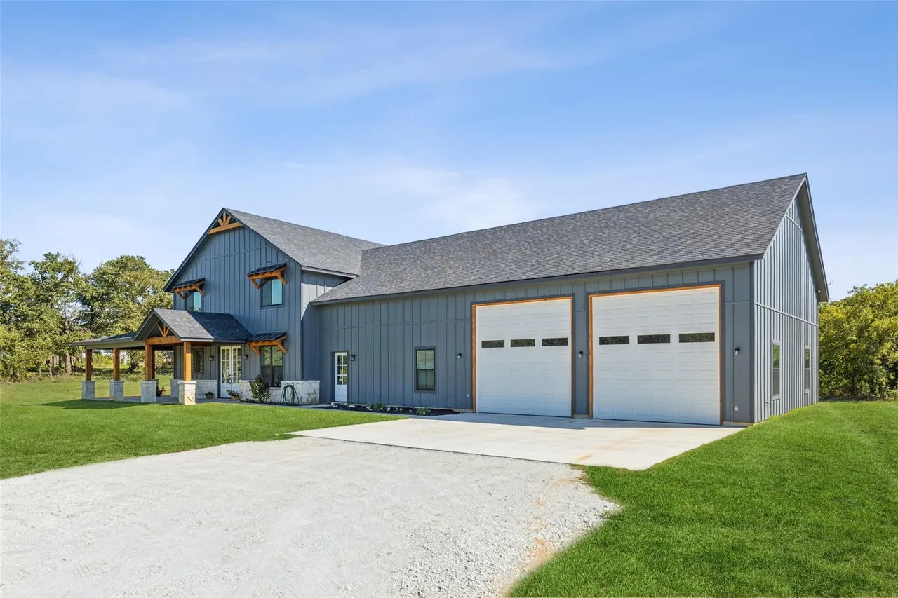 BG-20049 Kingswood Barndominium House Plan