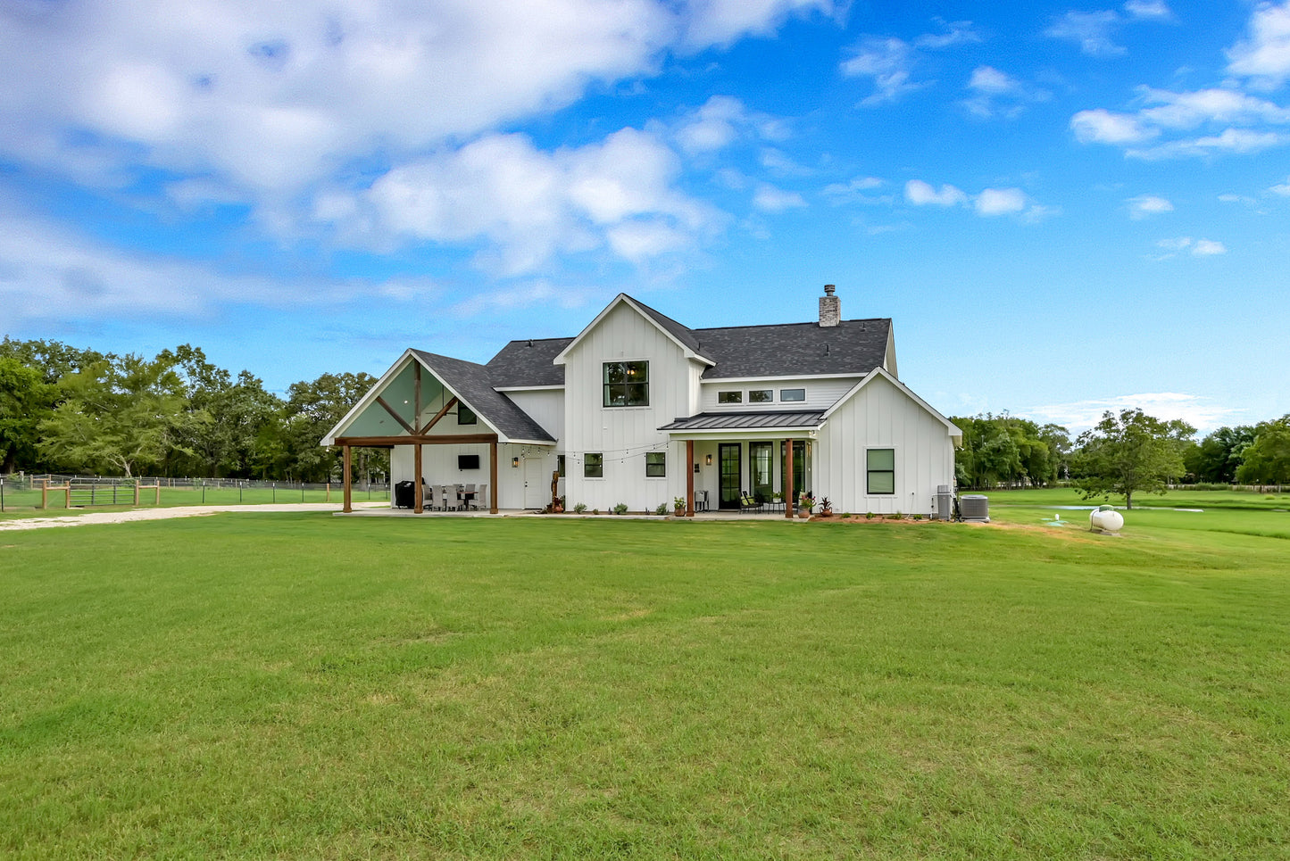 LS-42002 Dobbin Barndominium House Plan